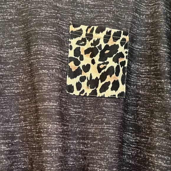 Zulily Women’s Heather Charcoal Gray Top with Leopard Print Pocket Size XXL - Picture 4 of 9